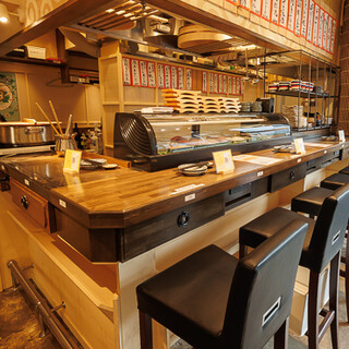 駅近♦スタンド席だけでなく、飲み会も楽しめるカウンター席あり