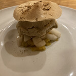 forare - ポルチーニ茸のアイスクリームに焼き芋のマッシュ、梨、形自体を木の子形にいろんな食感と甘さが美味しいです。