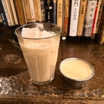 タイニーカフェ - アイスチャイ、プリン