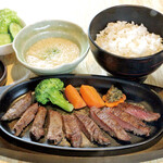 肉バル ココロ - 【名物】厚切り「極み」牛タンステーキセット