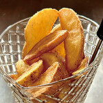 肉バル ココロ - トリュフバターポテトフライ