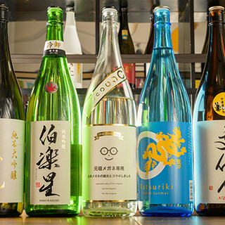 創業100年の酒屋から仕入れ。限定酒もそろう充実のドリンク