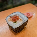寿し辰 - 天かす入のマグロの巻き物♡唐辛子粉もまたいい(,,>᎑<,,)♡