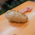 寿し辰 - 炙りホタテ♡炙り大好きー(,,>᎑<,,)♡