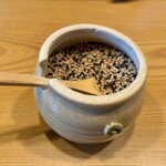 かつ辰 - 白ゴマ黒ゴマ