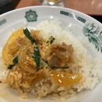 日高屋 - 半ライスにON❣️  チゲ味噌丼の完成❗️