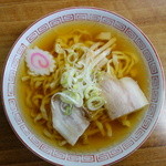 食堂なまえ - 手打ち中華（￥520）小振りな印象になります。