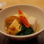 銀座 小十 - 炊き合わせ 穴子の干瓢巻き 湯葉 海老芋 蕪 ちぢみほうれん草