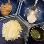 麺屋一燈 - トリュフ塩、デュクセル、バジルソース、パルメザンチーズ