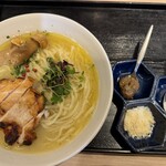 麺屋一燈 - ポルチーニ鶏白湯ラーメン