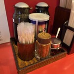 中華そば ふくもり 駒沢本店 - 卓上調味料