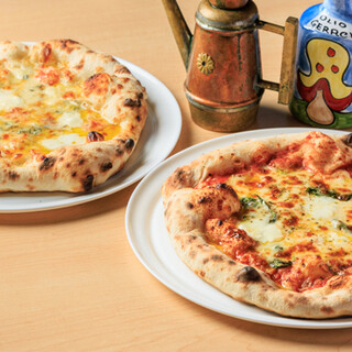 ピッツェリア(専門店)が手掛ける、手作り生地の自家製ピッツァ