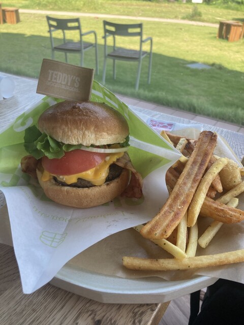 テディーズ ビガー バーガー 日向市金ヶ浜店 （TEDDY'S BIGGER BURGERS