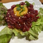 焼肉ホルモンやまと - 馬肉ユッケ