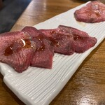 焼肉ホルモンやまと - タン塩2種盛り合わせ
