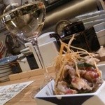 いなせや ハナレ - 白ワイン萌黄とカニ味噌合え