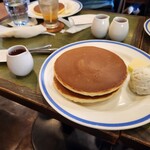釜利谷珈琲店 - ホットケーキwith生クリーム