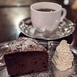 ミュージック喫茶カンビア - コーヒーとガトーショコラ