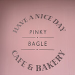 HAVE A NICE DAY PINKY BAGLE - 外壁には、お店の屋号「ピンキ〜ベ〜グル」の文字‼︎