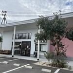 HAVE A NICE DAY PINKY BAGLE - 白亜の洋館に、ワンポイントのピンクの壁(^o^)