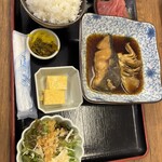 海鮮料理 よつや - 日替わり定食A出汁びたし、銀鱈煮付け、赤身小¥1,800