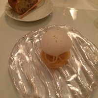 サーラ アマービレ - 前菜の一部 カッペリーニにカリフラワーの泡？