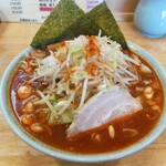 横浜家系らーめん 玉家 - １週間後に再訪　かなり赤いが激辛ではない