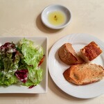 アーティーチョーク - 前菜のグリーンサラダと自家製パン