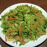 ラム - 野菜チャウミン660円  ここのはカレー味じゃなくて塩味  キャベツ多め  