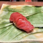 江戸富士 - マグロ赤身 「江戸前！」って感じの仕事してあってめちゃくちゃ美味しかった！僕の一番のオススメ！