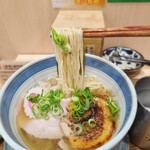 おダシと銀しゃり 中華そば 三ノル - 