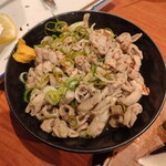 居酒屋　葉牡丹 - スタミナ豆腐　豆腐の上にホルモン