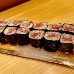 すしやのたい悟 - 〆のエシャトロ巻きは皆で仲良くシェア(ﾉ◕ヮ◕)ﾉ*.✧