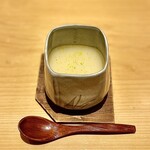 すしやのたい悟 - 蛤の茶碗蒸しからスタート！大きな蛤の身はカットされてイン♬.*ﾟ蛤出汁の餡に振り柚子が香り、極上の美味しさ♡沁みる〜( *´꒳`* )