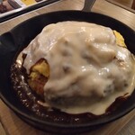 RUNNY CHEESE - Food Temptation! Creamy Cheese Omurice Hamburg Steak