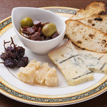 アル ソリーソ - チーズ盛り合わせ