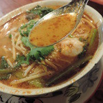 Ban Chen - トムヤムクンヌードルのスープ