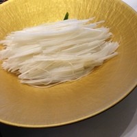 肉の匠 将泰庵 船橋駅前 はなれ店 - 連れの先輩がタン塩には白髪葱ということで無理言って作って貰いました