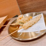 鮨と天ぷら にほんのうみ - 海老大葉、ヤングコーン