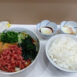 麺処 盛盛 - 選べる朝定セット（赤ネコうどん+ライス+温玉）+温玉トッピング