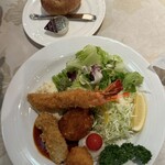 フォレスティーユ精養軒 - ・ミックスフライ ・パン