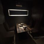 鳥さと - 内観　テーブル席