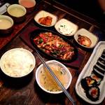 マッコリの物語 - キンパ＆イカとタコの辛炒め