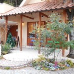 パティスリー かいと - クリスマスモードの外観