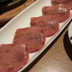 炭火焼肉ホルモン まるは - 