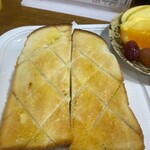 喫茶 アザリア - 食パンに飾り包丁Σ（・□・；）