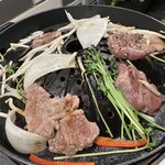 ジンギスカンOthello - 【2025.12.8(月)】お肉と野菜を焼いている