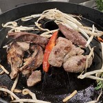 ジンギスカンOthello - 【2025.12.8(月)】お肉と野菜を焼いている