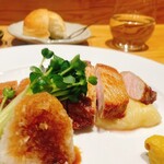 洋食 おがた - トンテキ　和風オニオンソース(ソースは別添え)