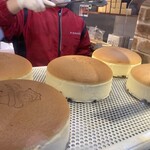 りくろーおじさんの店 - 焼きたてチーズケーキ